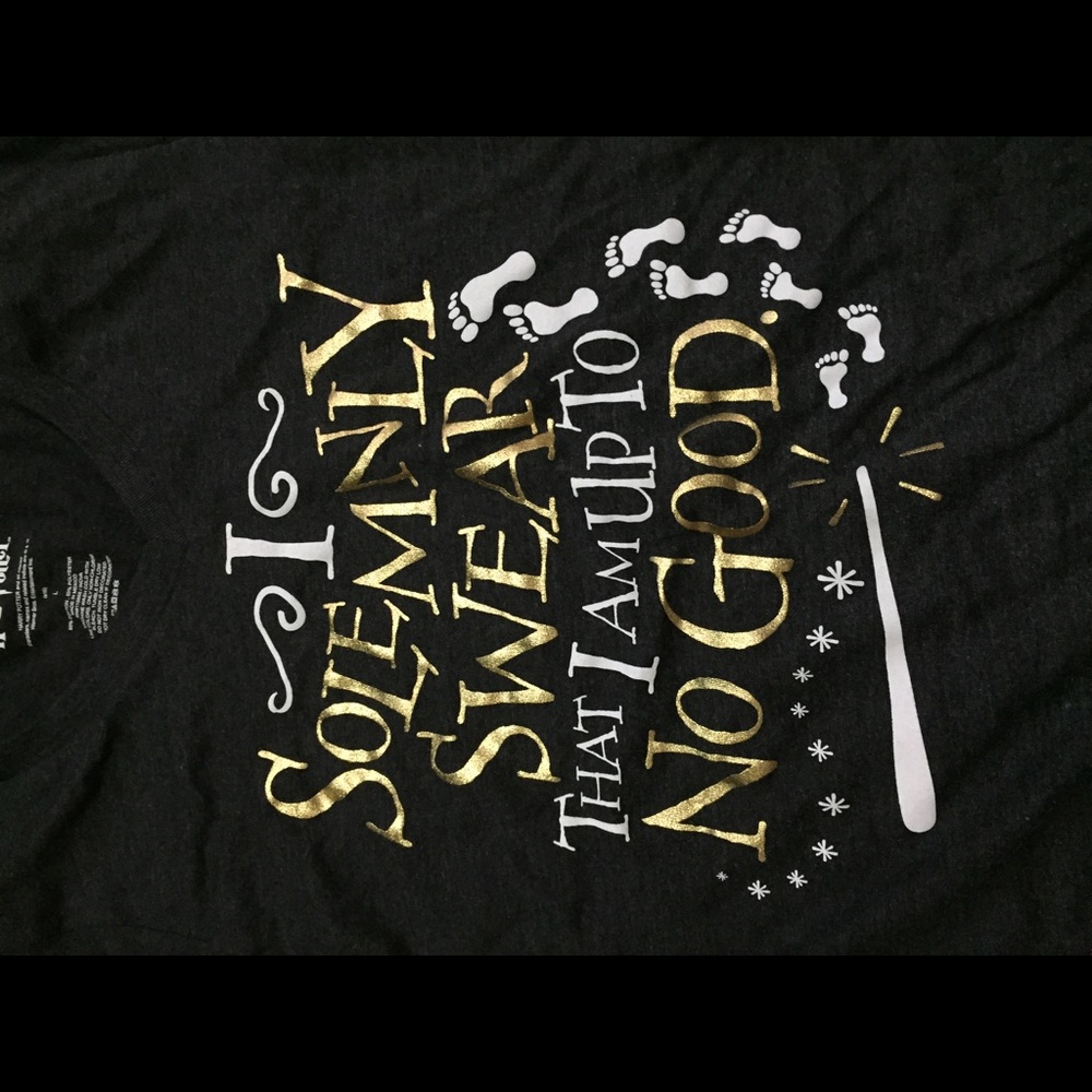 Harry pottery fitted grey shirt.